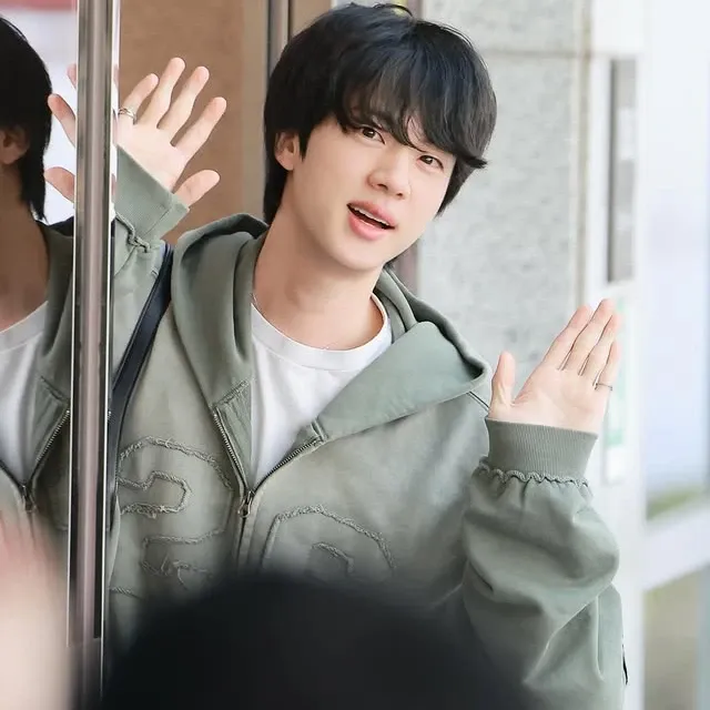 진 (방탄소년단) 최근 활동샷