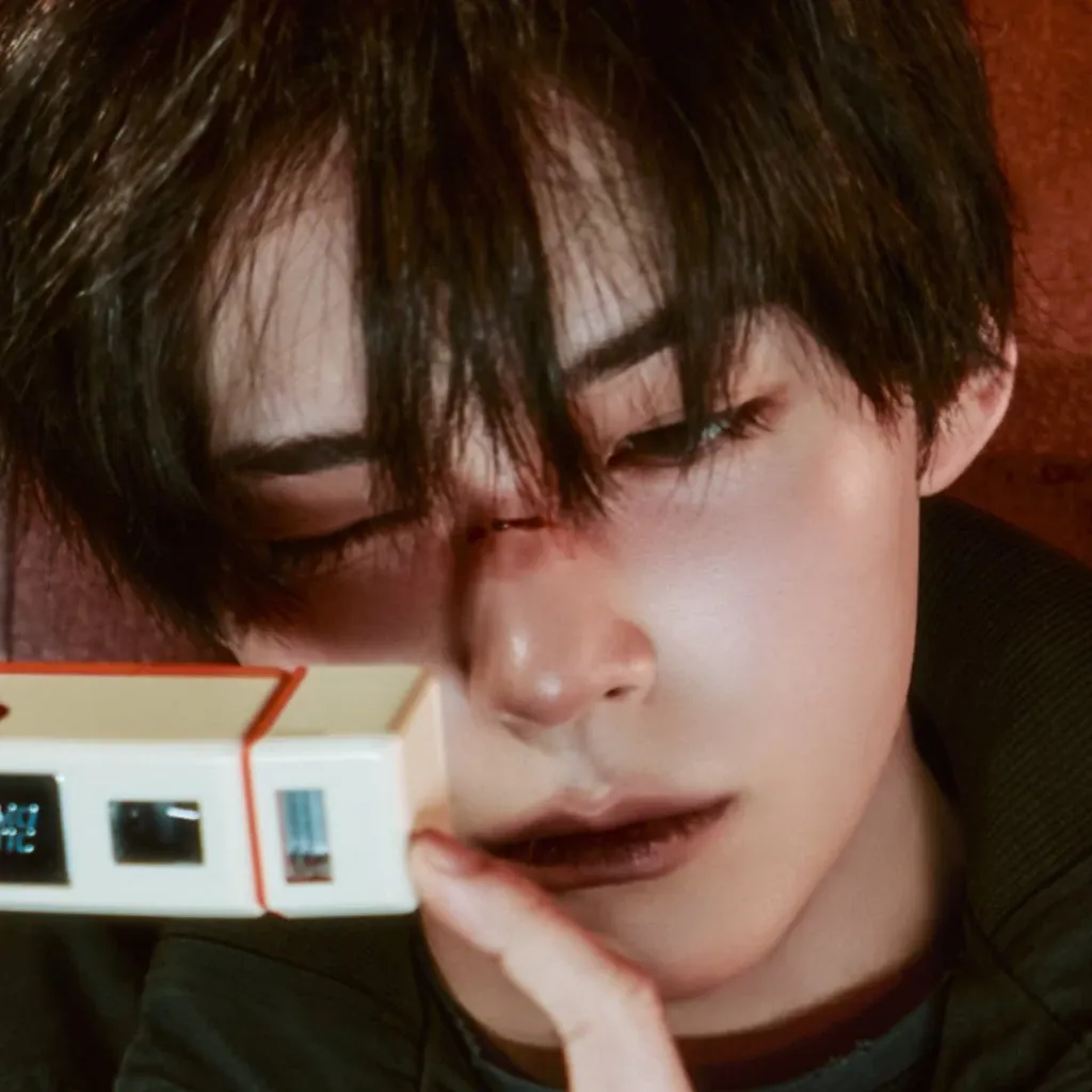 Latest photo of Sung Hanbin (ZEROBASEONE)