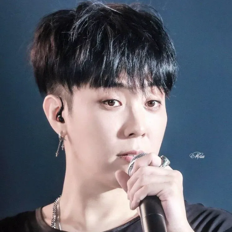A moment captured by Eun Jiwon (SECHSKIES)'s fan