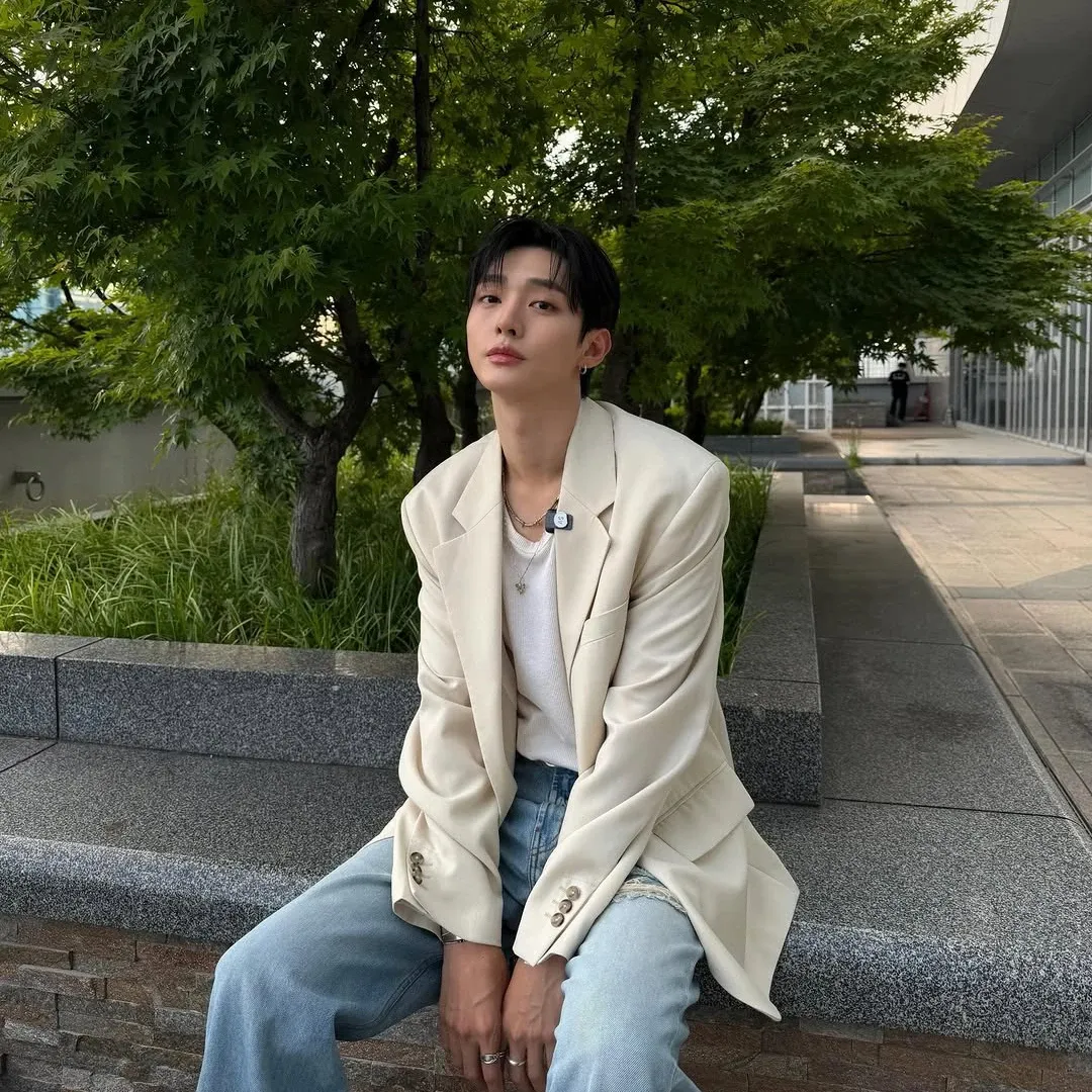 Behind-the-scenes cut of Yoon Jisung