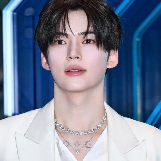 ソン・ハンビン (ZEROBASEONE)の舞台裏ショット