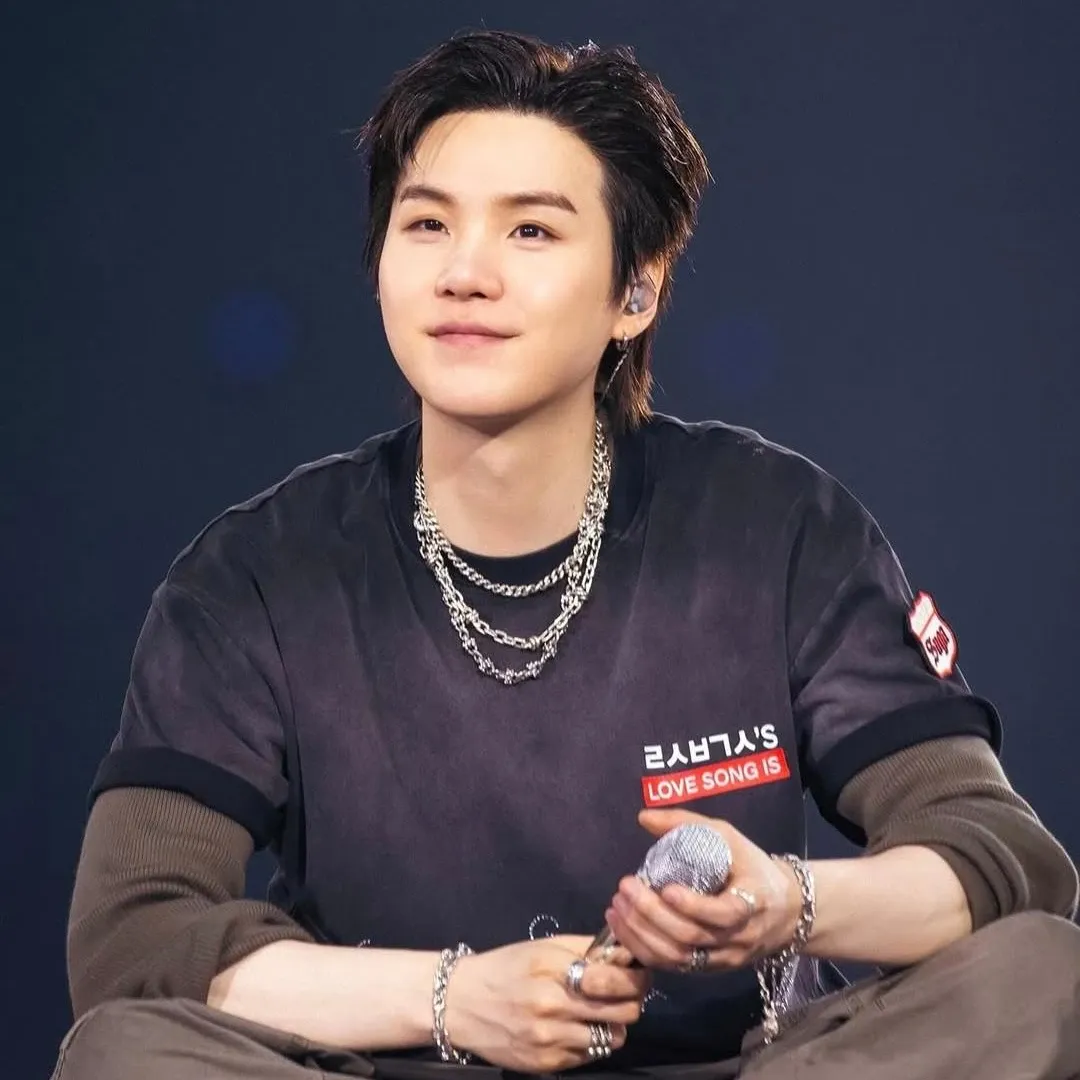 Foto aktivitas terbaru SUGA (BTS)