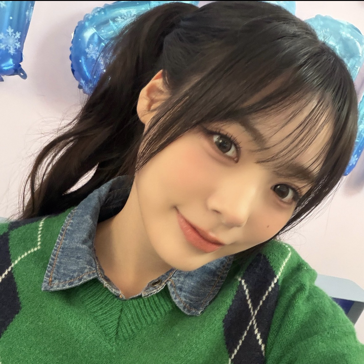 Recent activity shot of Siyeon (QWER)