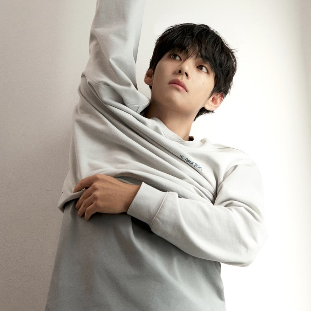 뷔 (방탄소년단)의 최신 사진