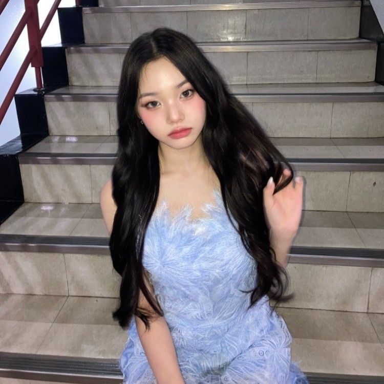 Recent activity shot of Park Boeun (CLASS:y)