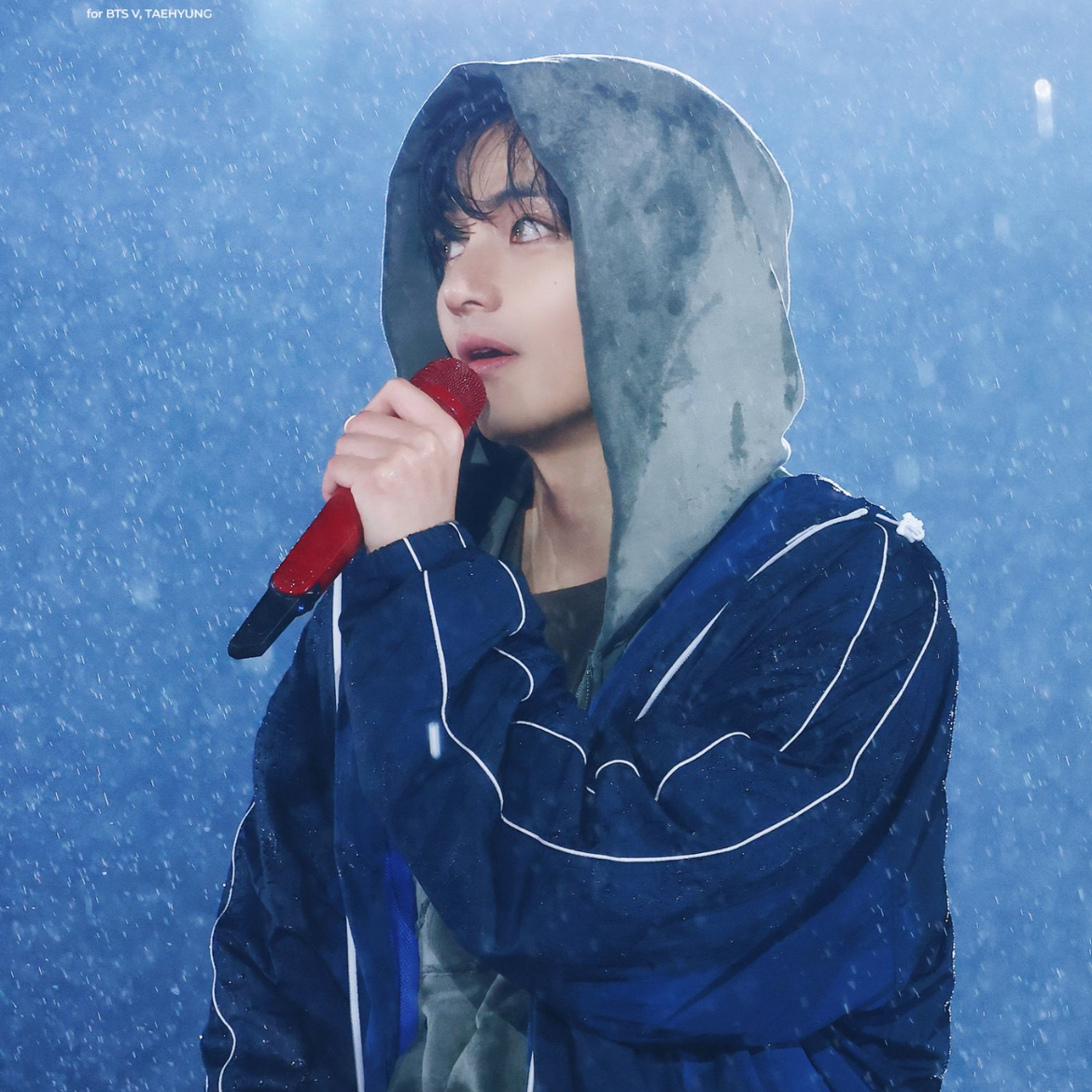 뷔 (방탄소년단)의 최신 사진