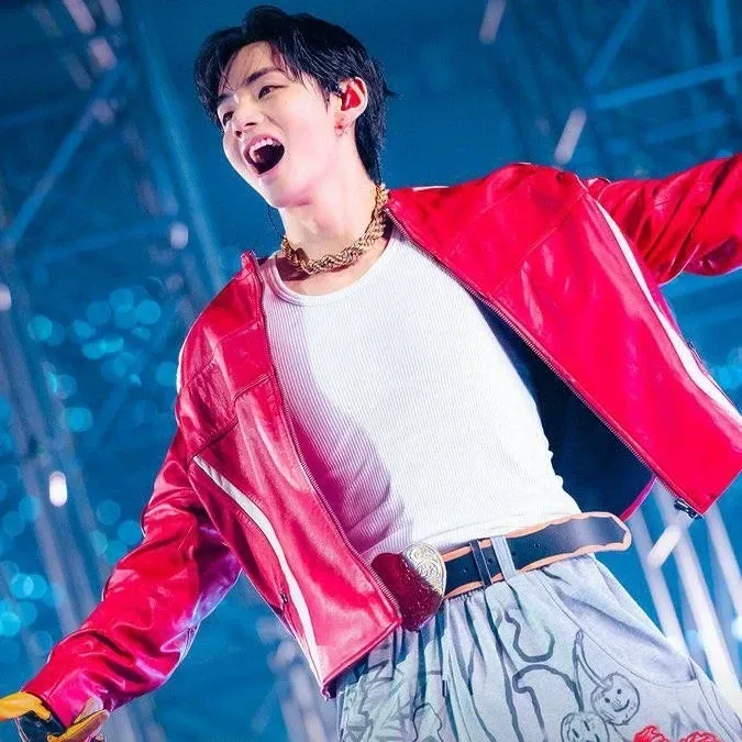 Latest photo of V (BTS)