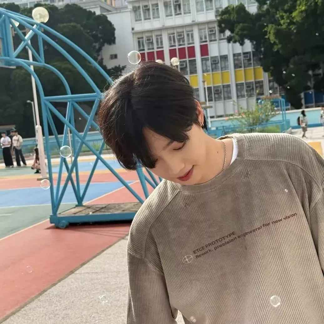 Behind-the-scenes cut of Lim Youngmin
