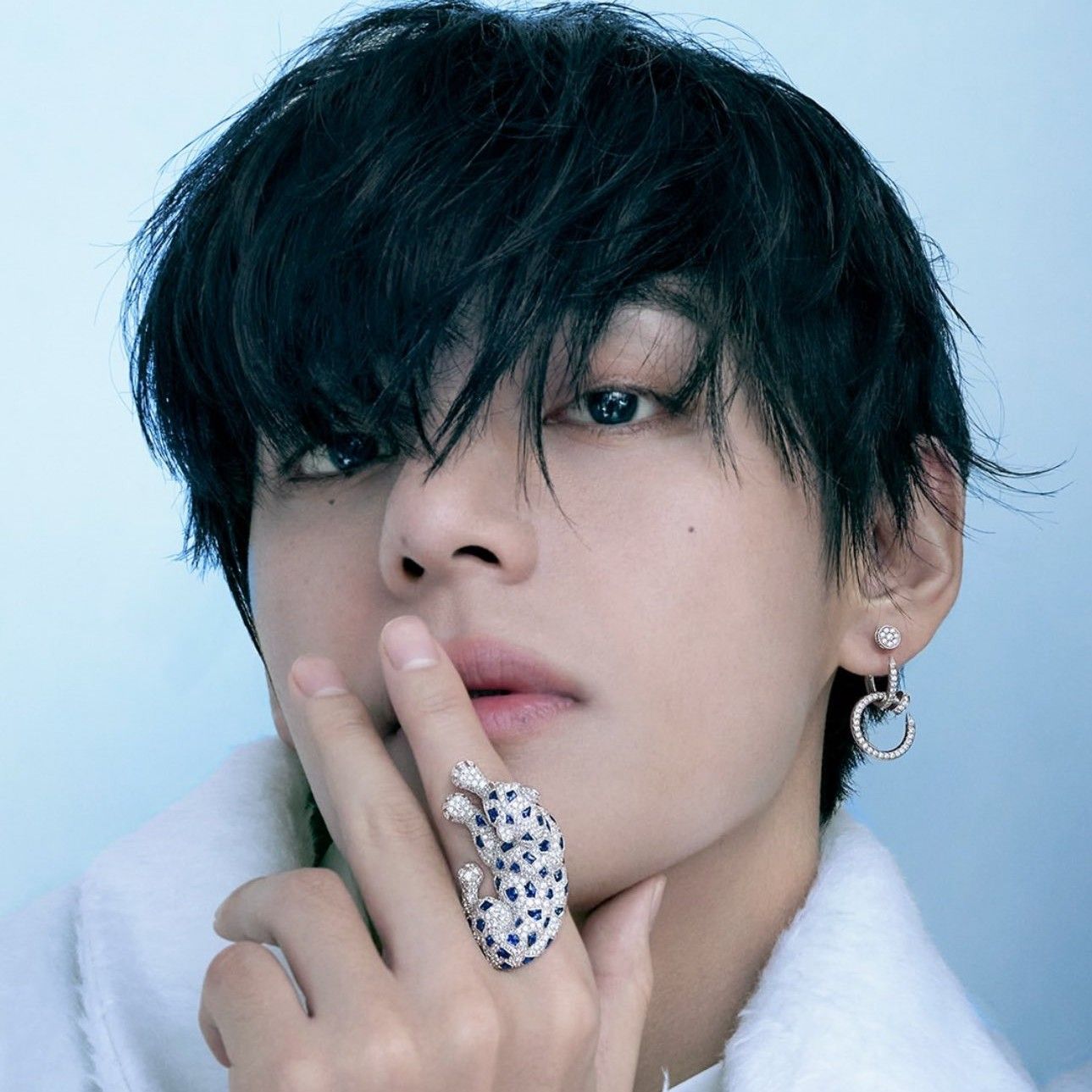 뷔 (방탄소년단)의 최신 사진