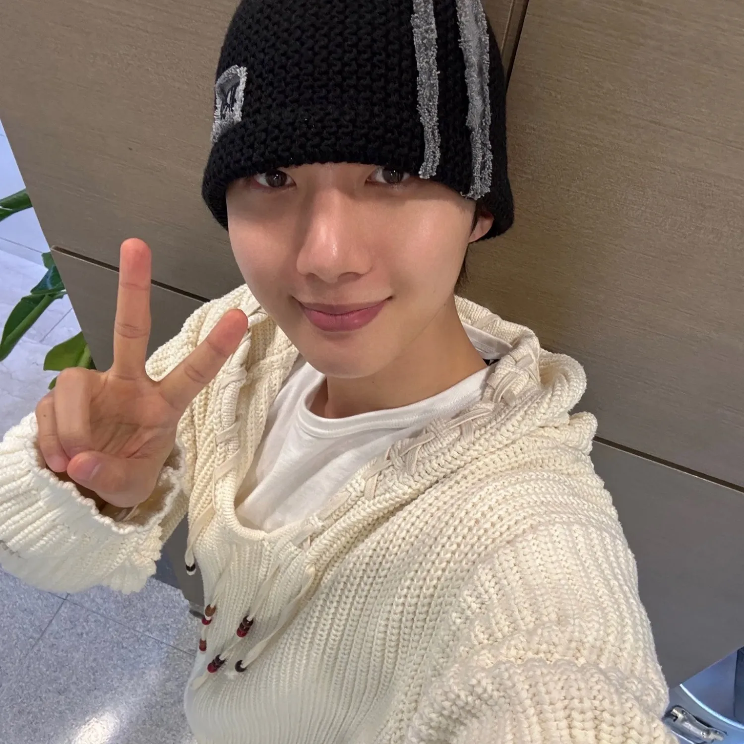 A moment captured by Hui (PENTAGON)'s fan