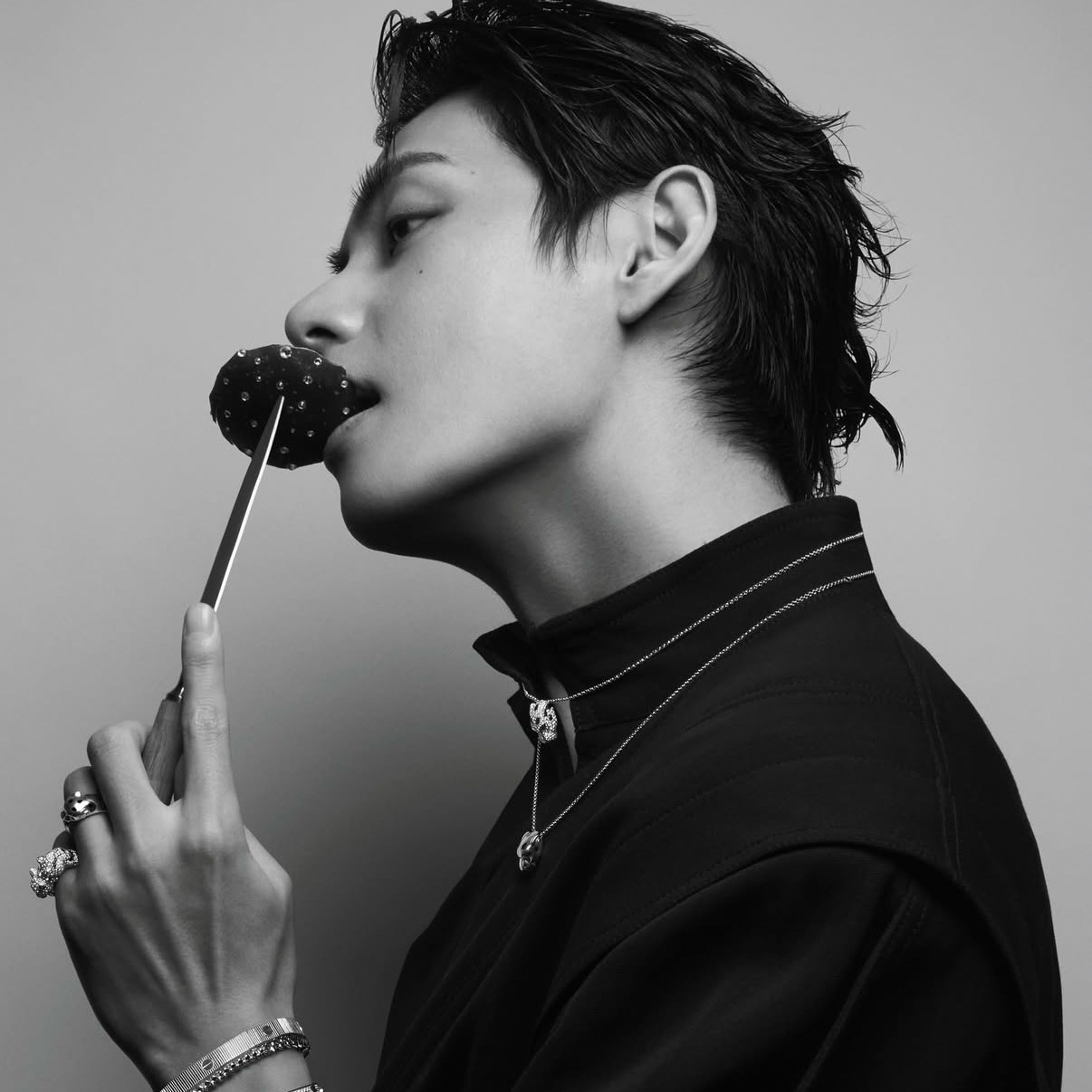 뷔 (방탄소년단)의 최신 사진