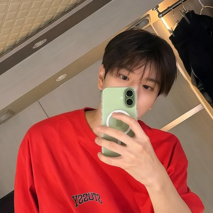 Foto aktivitas terbaru Seungmin (Stray Kids)
