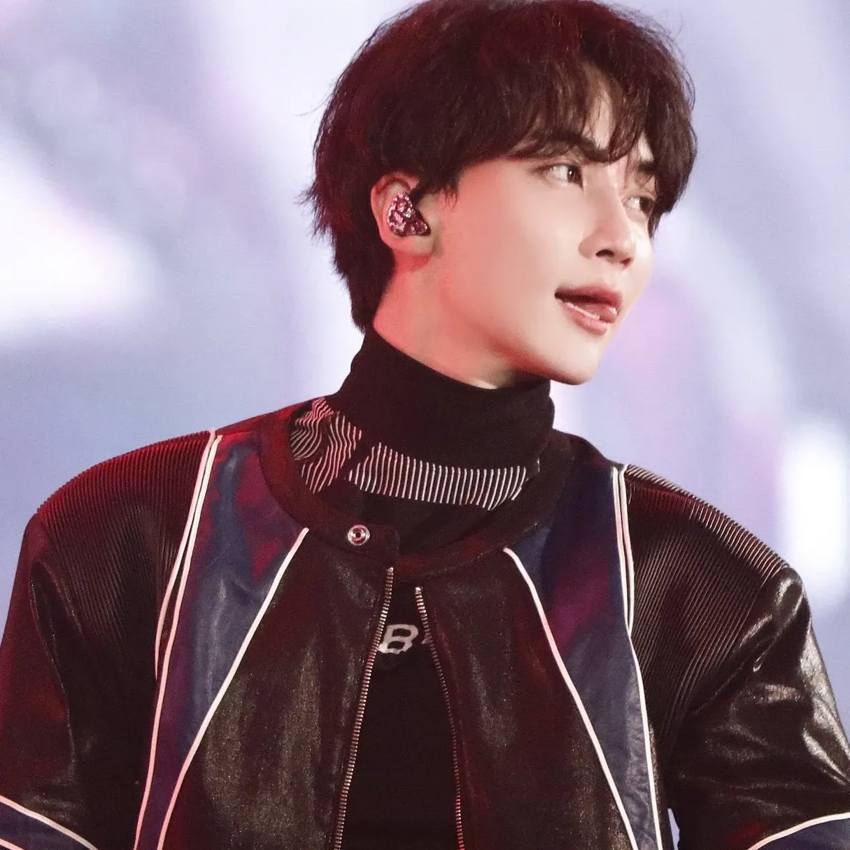 A moment captured by Jeonghan (SEVENTEEN)'s fan