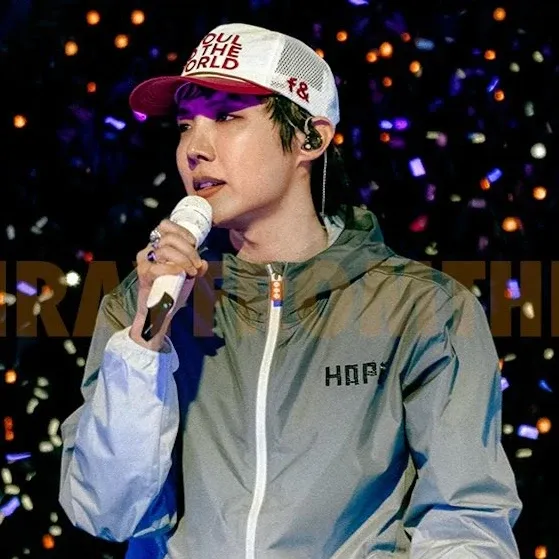 제이홉 (방탄소년단)의 최신 사진