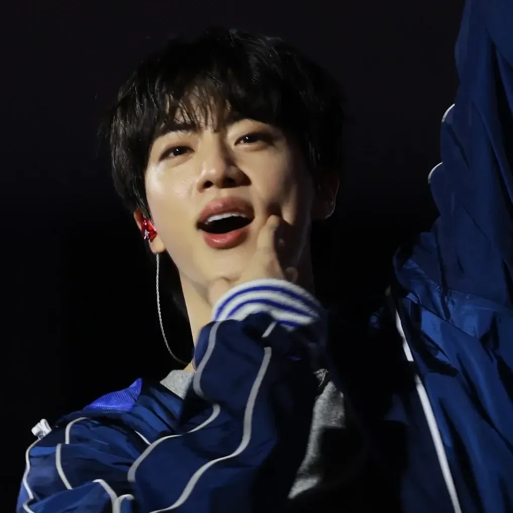 Momen yang diabadikan oleh penggemar Jin (BTS)