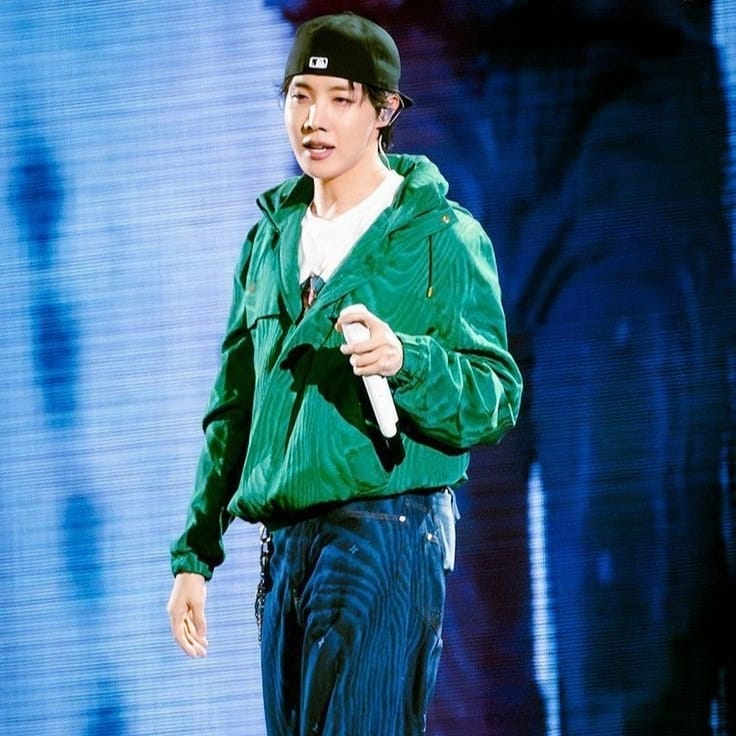 제이홉 (방탄소년단)의 최신 사진