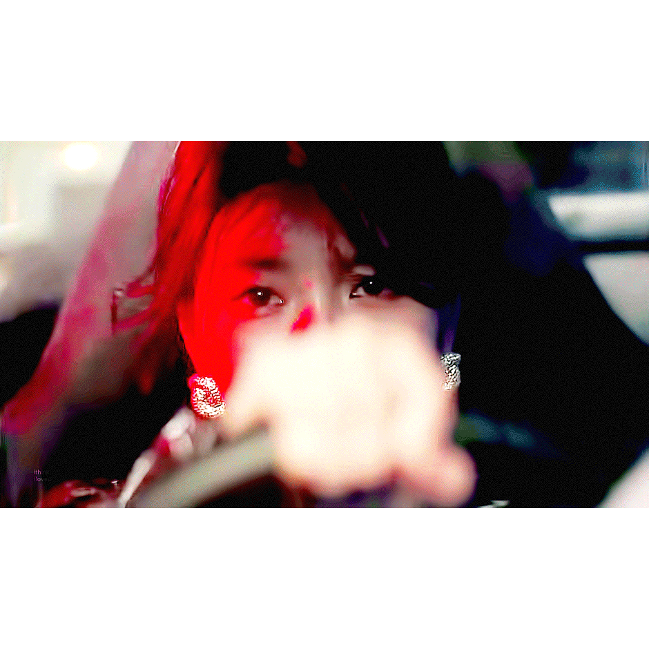 A moment captured by Suzy's fan