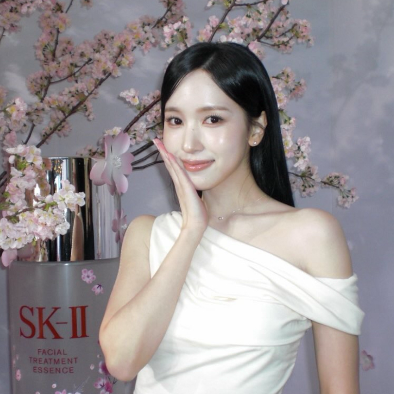 Foto aktivitas terbaru Mina (TWICE)