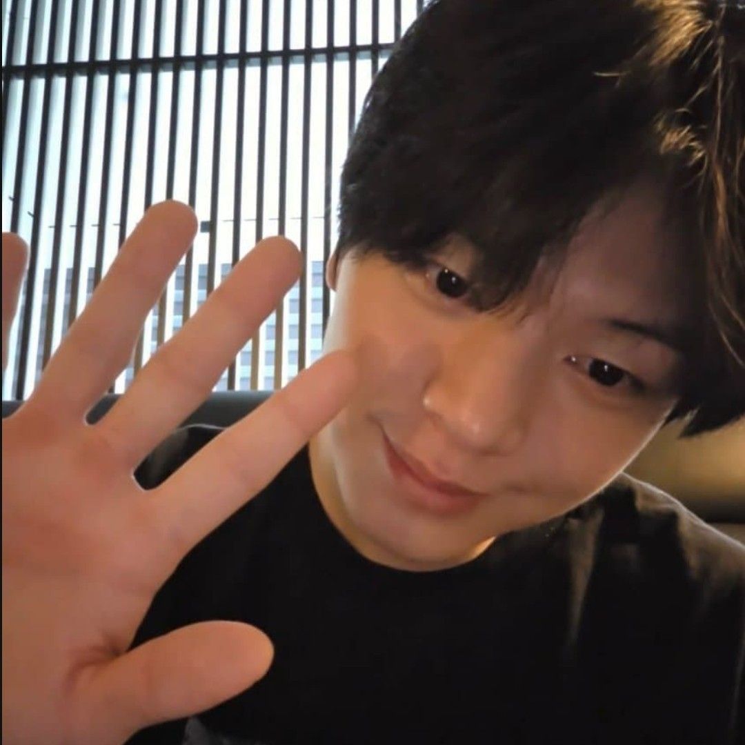 Behind-the-scenes cut of Yook Sungjae (BTOB)