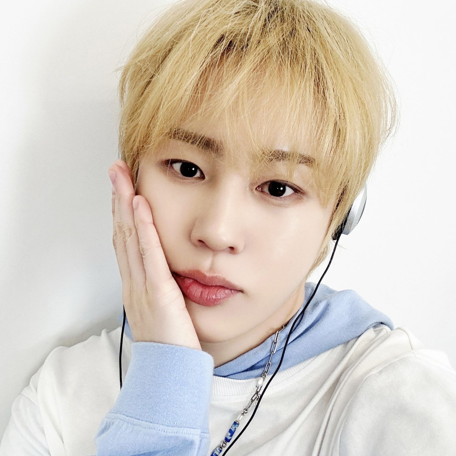 Behind-the-scenes cut of Ha Sungwoon