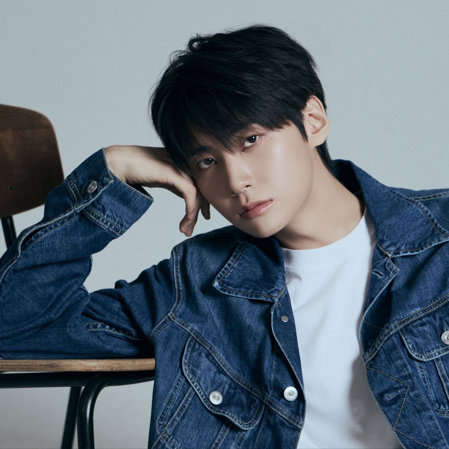 Behind-the-scenes cut of Lee Jinhyuk