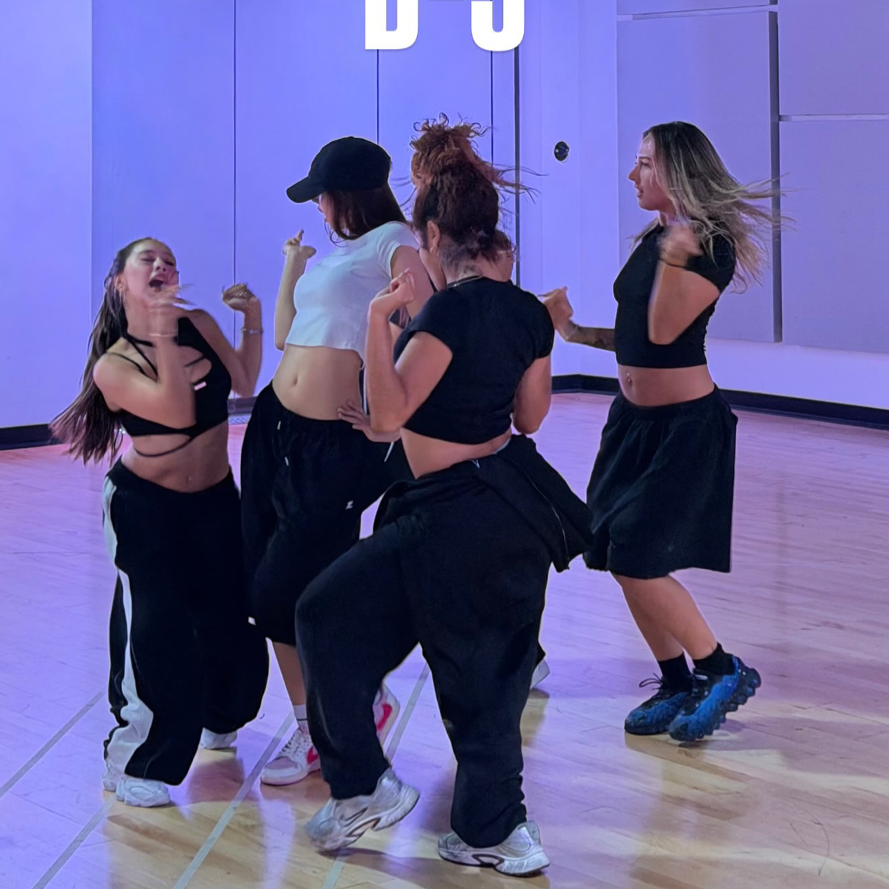 Behind-the-scenes cut of Lisa (BLACKPINK)
