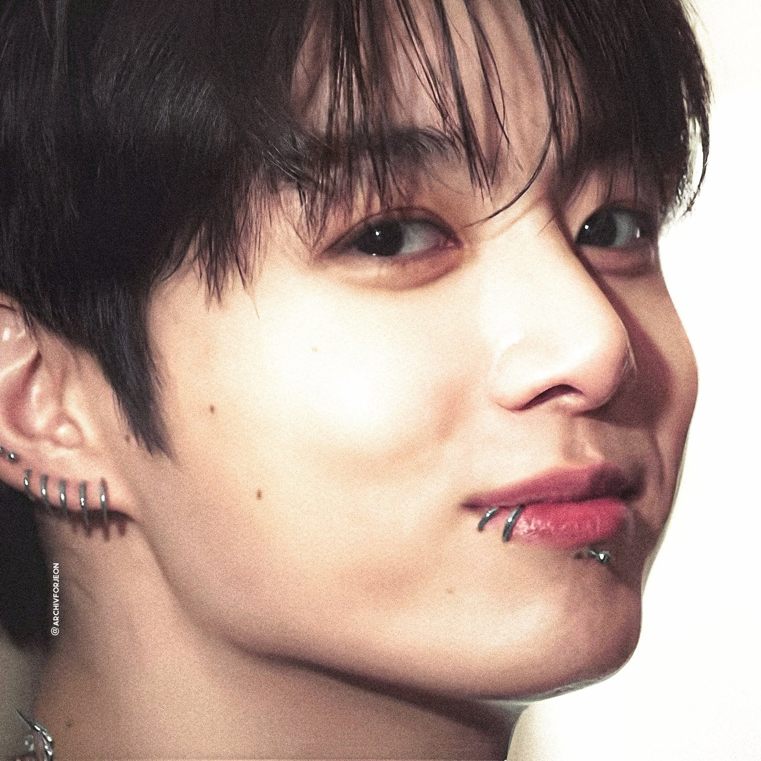 Foto aktivitas terbaru Jungkook (BTS)