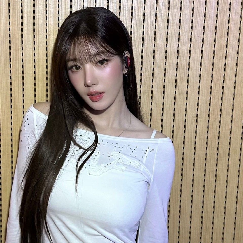 Behind-the-scenes cut of Kwon Eunbi