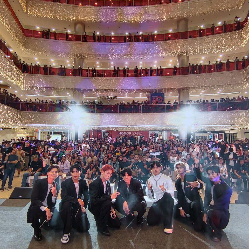 A moment captured by HORI7ON's fan