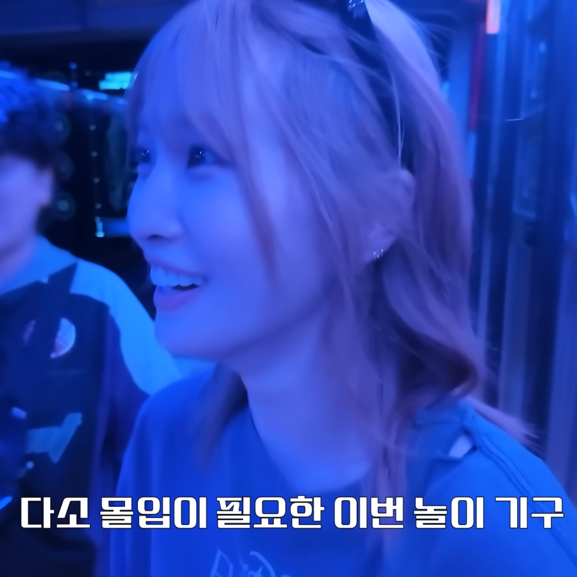 Recent activity shot of Momo (TWICE)