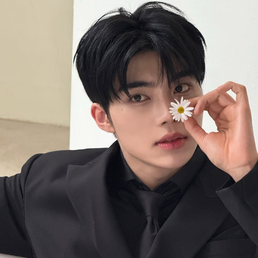 Recent activity shot of Park Gunwook (ZEROBASEONE)