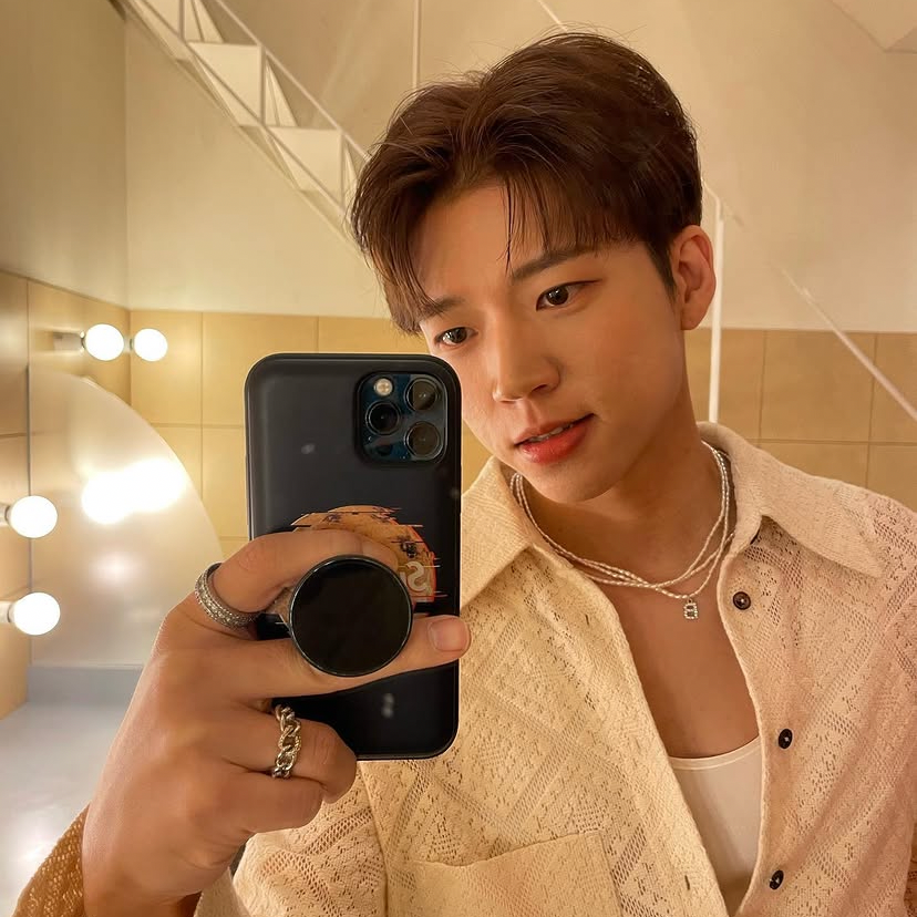 Behind-the-scenes cut of Woohyun (INFINITE)