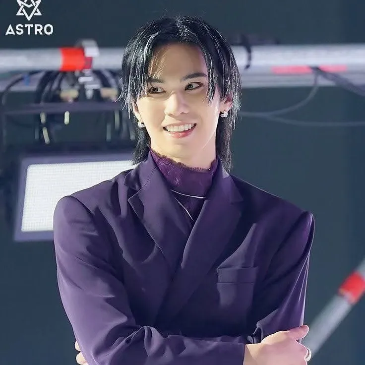 아스트로의 최신 사진
