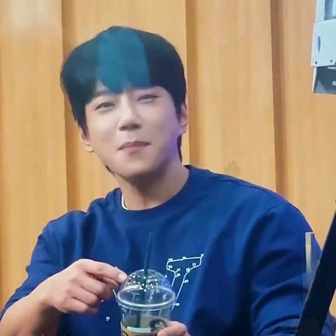 Behind-the-scenes cut of Hwang Chiyeol