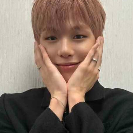 강다니엘의 비하인드 컷