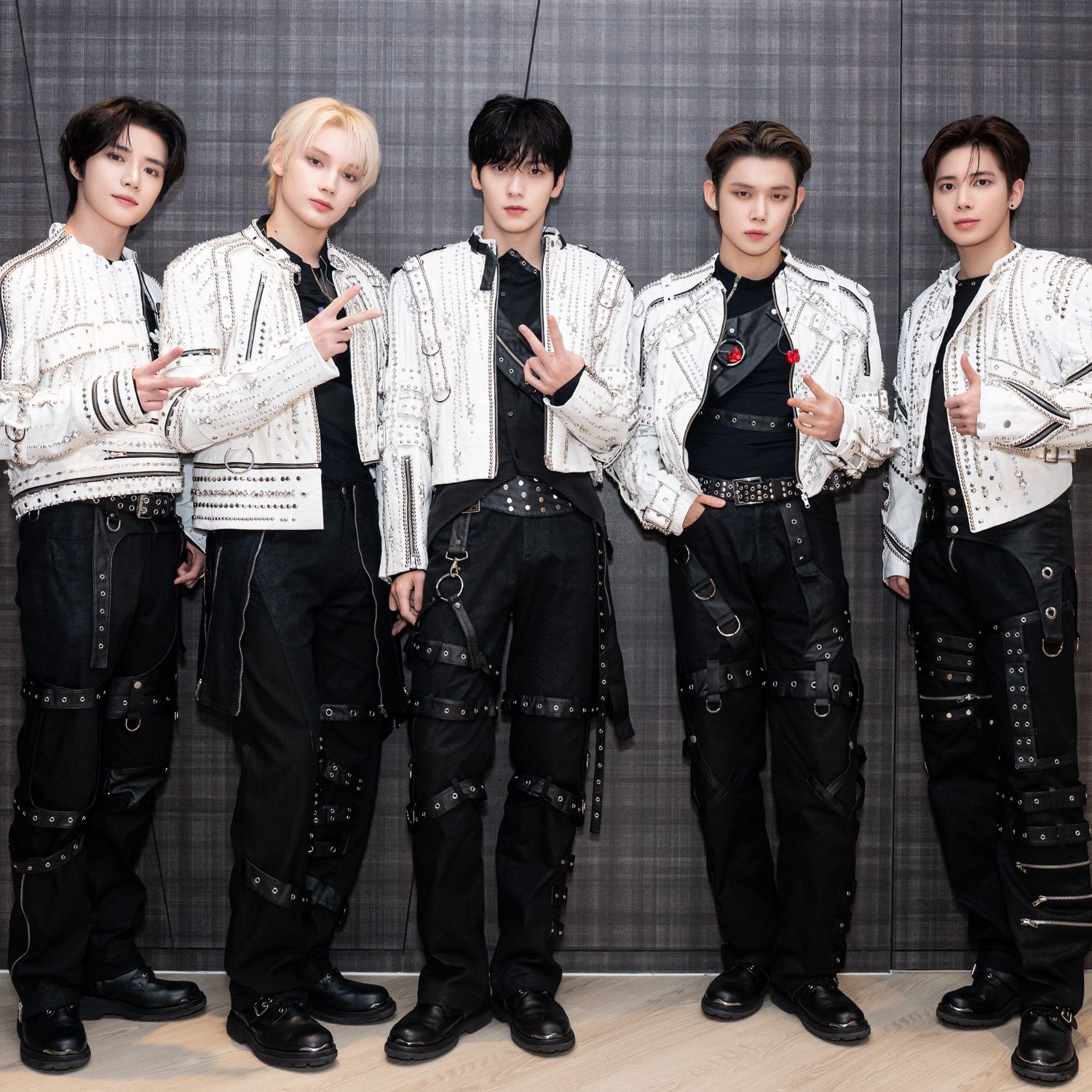 Potret di balik layar TOMORROW X TOGETHER