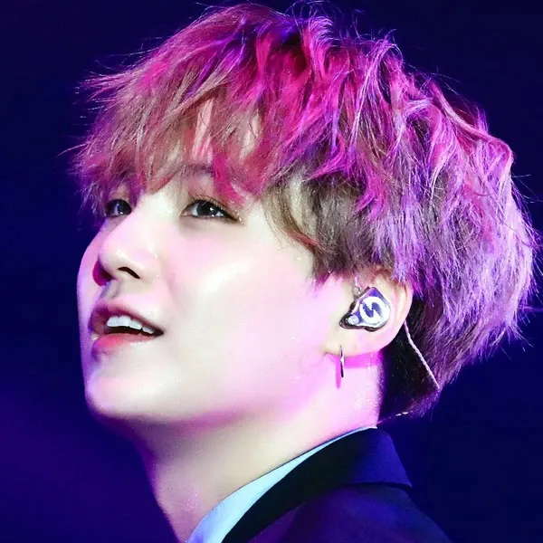 Foto aktivitas terbaru SUGA (BTS)