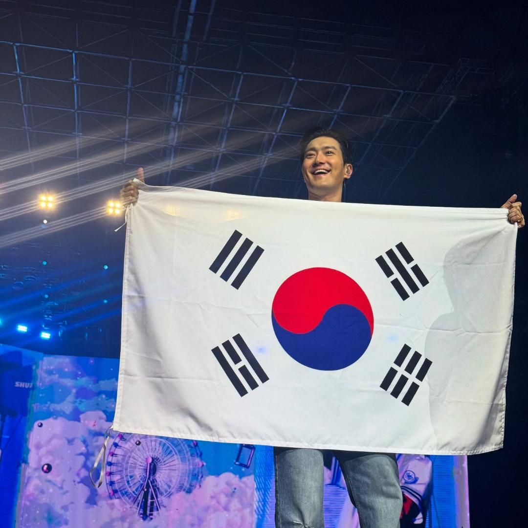 Recent activity shot of Siwon (Super Junior)