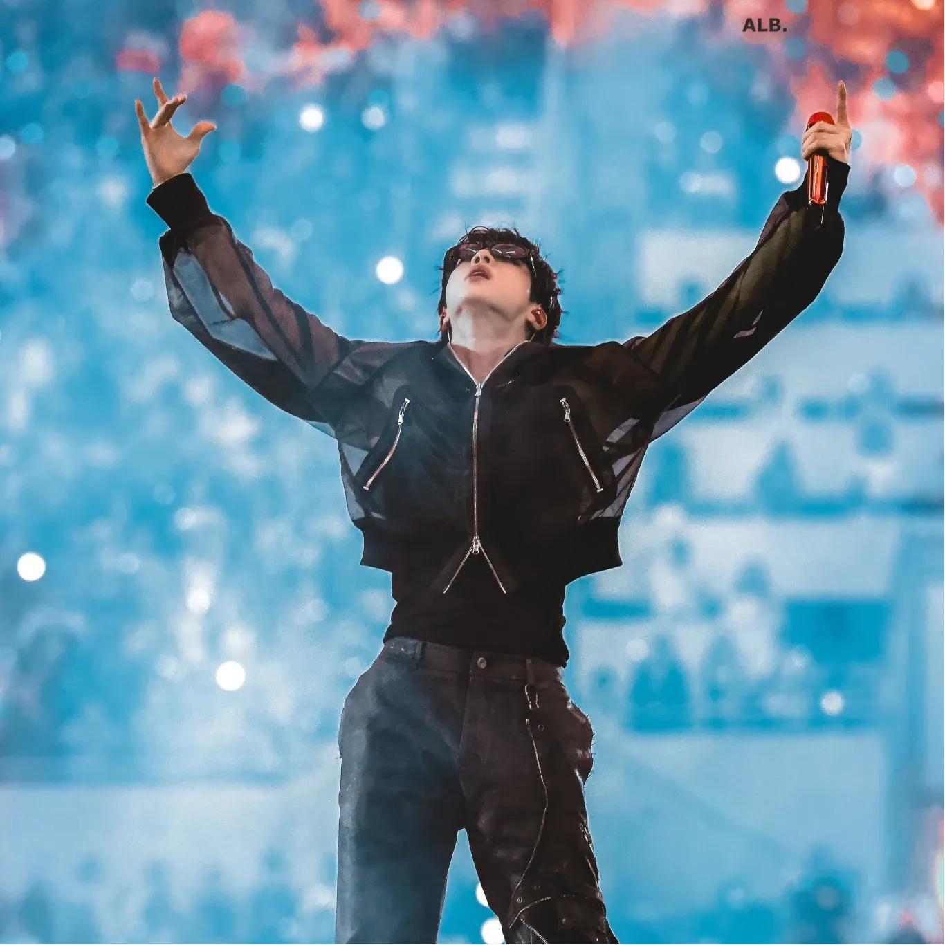 Foto aktivitas terbaru Jin (BTS)