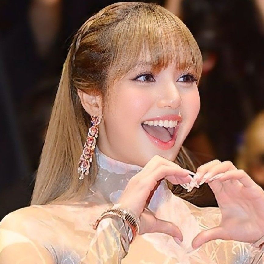 A moment captured by Lisa (BLACKPINK)'s fan