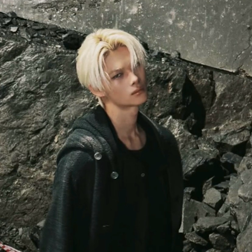 NI-KI (ENHYPEN)的最新照片