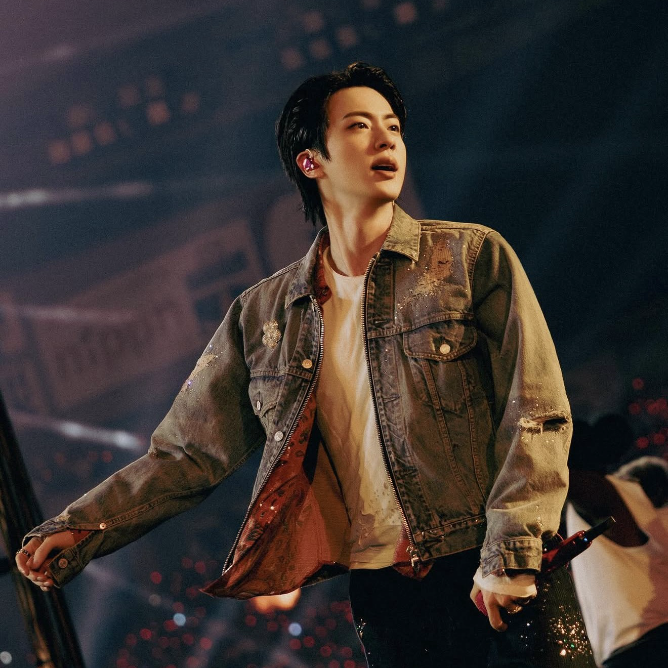 Momen yang diabadikan oleh penggemar Jin (BTS)