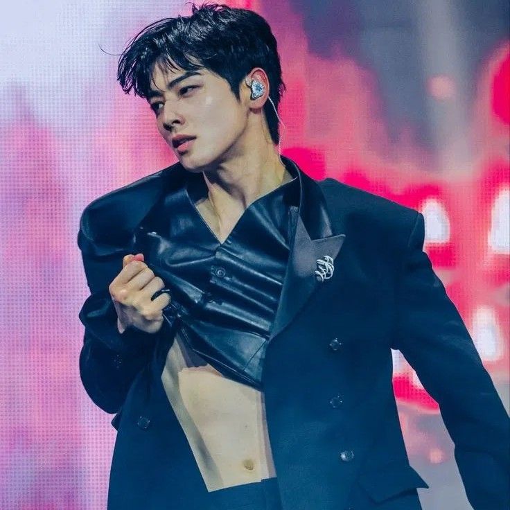 Latest photo of Eunwoo (ASTRO)
