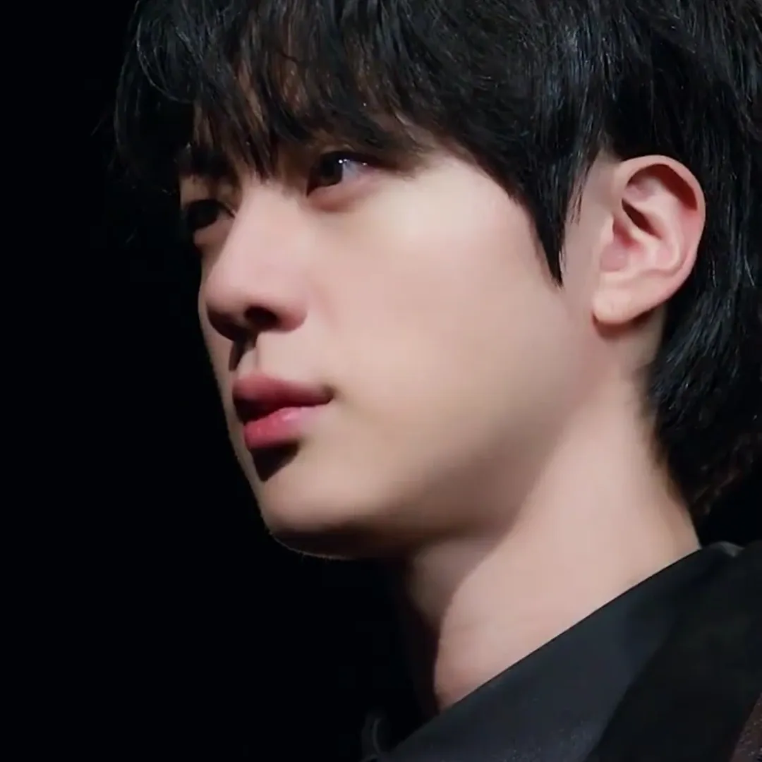 Momen yang diabadikan oleh penggemar Jin (BTS)
