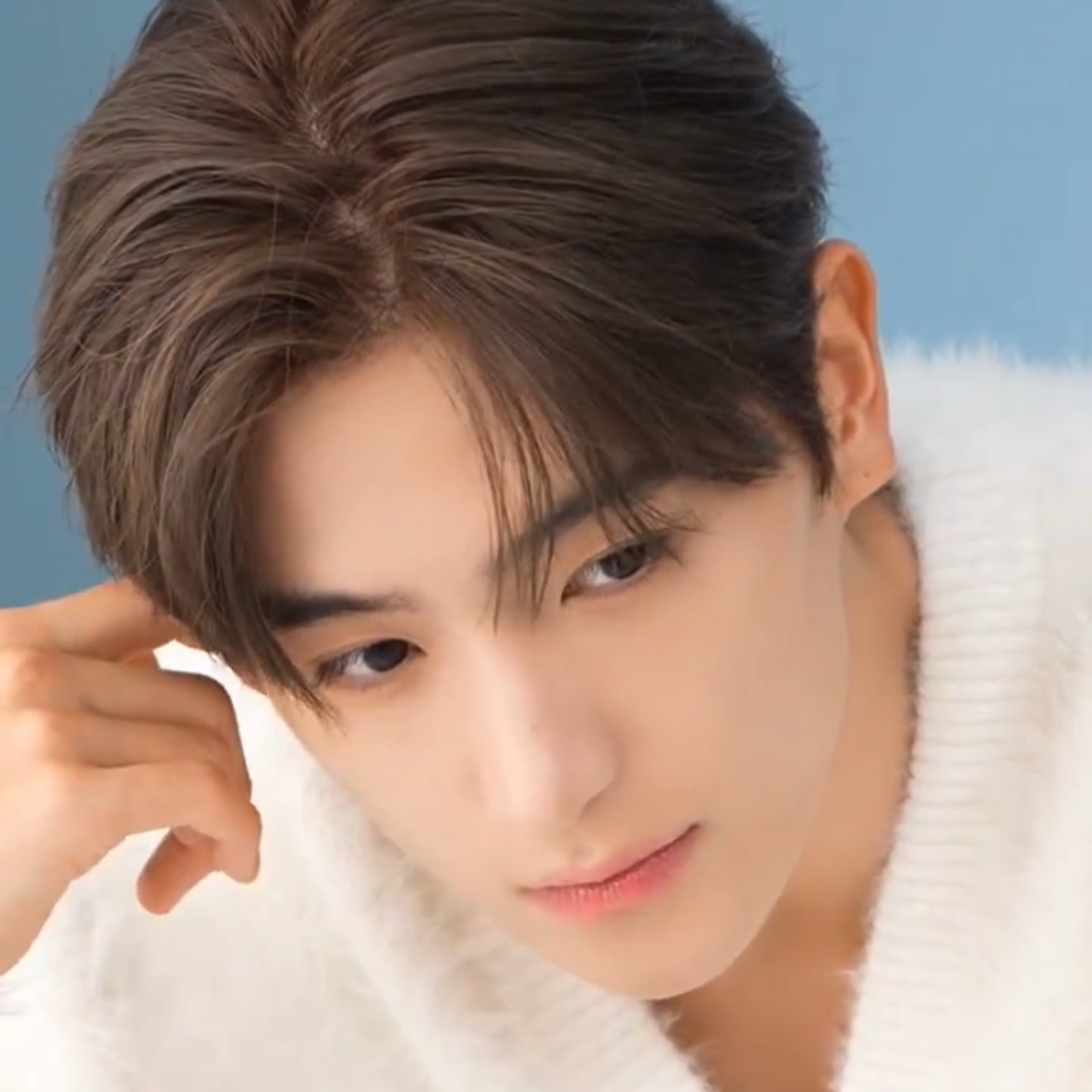 Latest photo of Hyunjae (THE BOYZ)