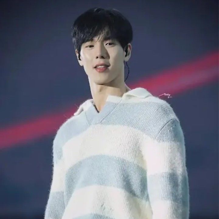 Recent activity shot of Shownu (MONSTA X)