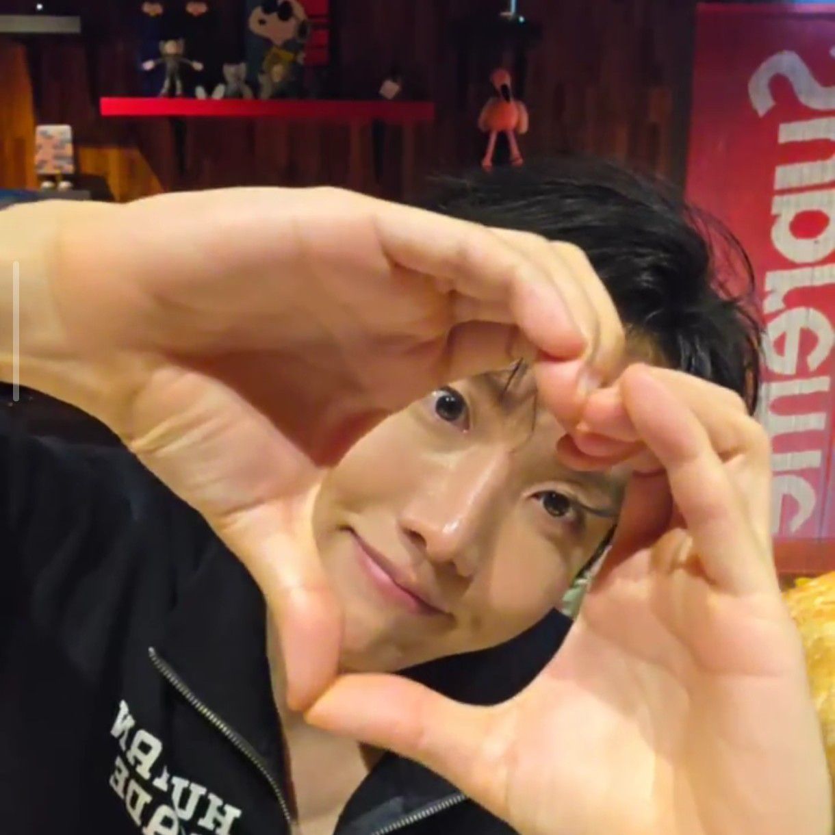 Momen yang diabadikan oleh penggemar j-hope (BTS)