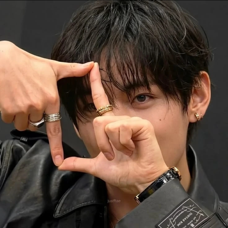 Recent activity shot of V (BTS)