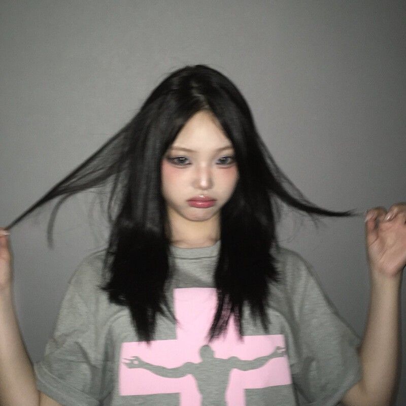 Recent activity shot of Park Boeun (CLASS:y)