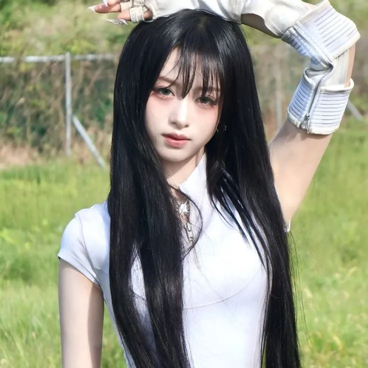 Foto terbaru Ahyeon (BABYMONSTER)